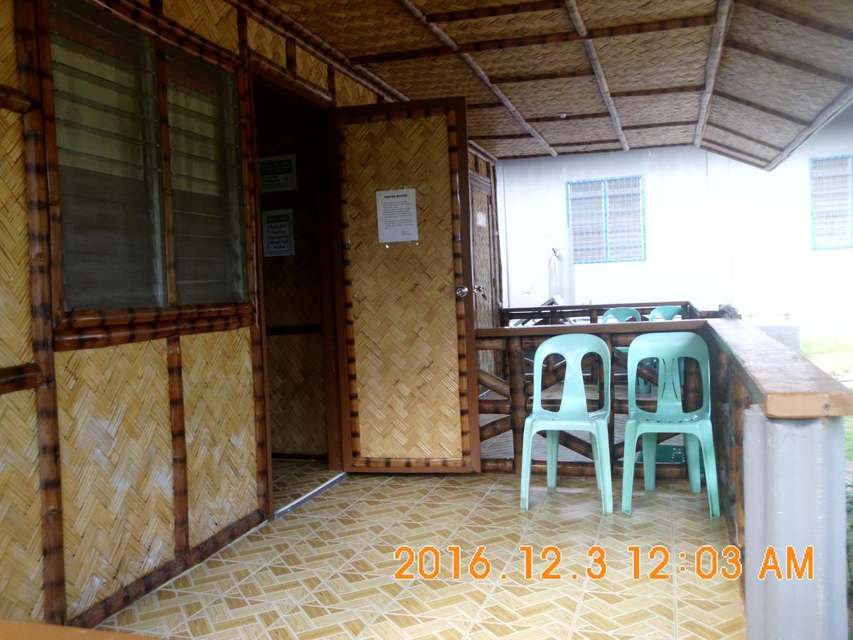 Fat Monkey Hostel Coron Exterior foto