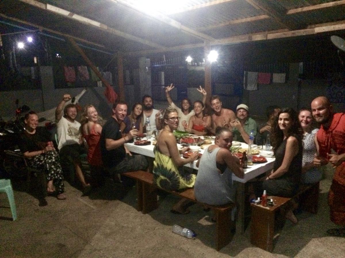 Fat Monkey Hostel Coron Exterior foto