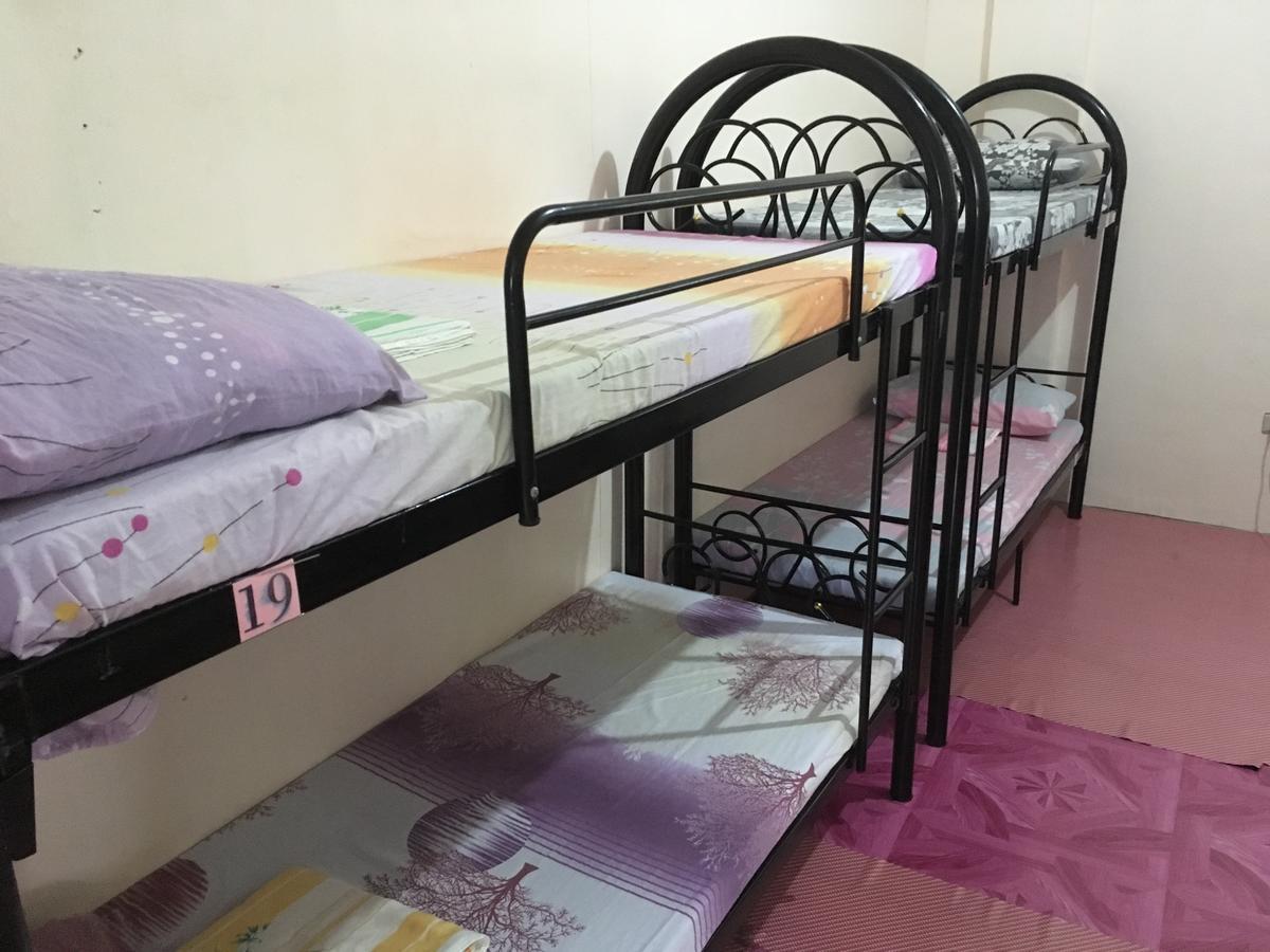 Fat Monkey Hostel Coron Exterior foto
