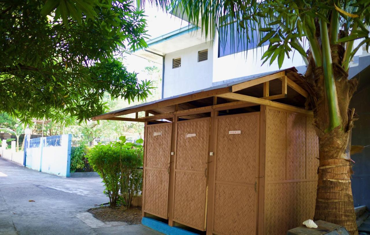 Fat Monkey Hostel Coron Exterior foto
