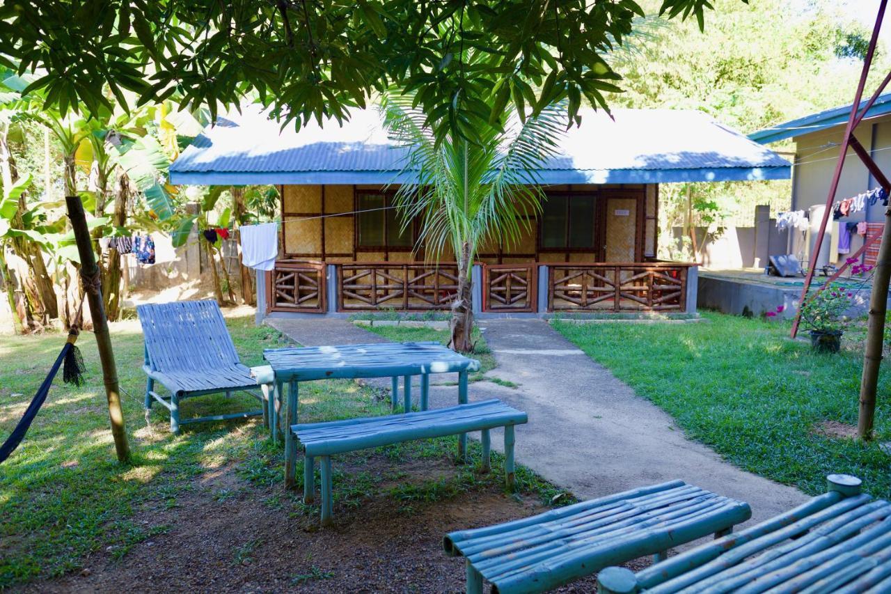 Fat Monkey Hostel Coron Exterior foto