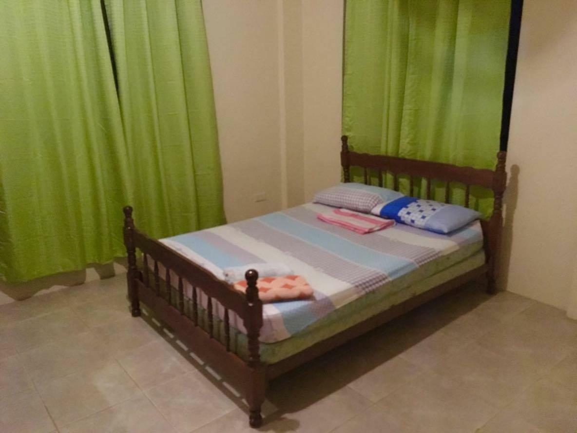 Fat Monkey Hostel Coron Exterior foto